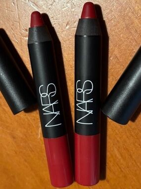 2 NARS Velvet Matte Lip Pencils Cruella